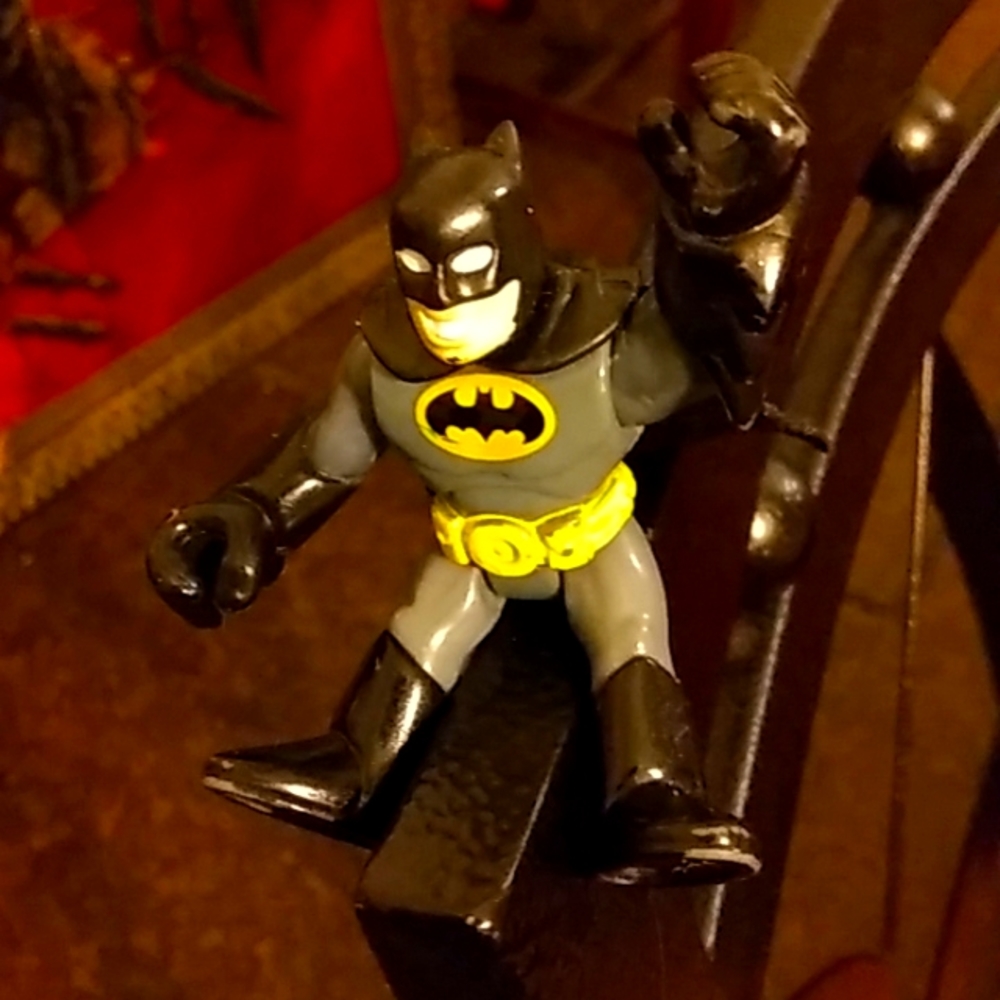 COPY - VINTAGE BENDABLE.."DC COMICS"  BATMAN FIGURINE..GRAY & BLACK..3"